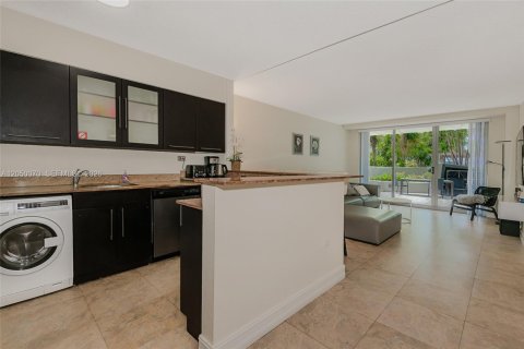Copropriété à louer à Miami Beach, Floride: 2 chambres, 99.31 m2 № 2252129 - photo 14