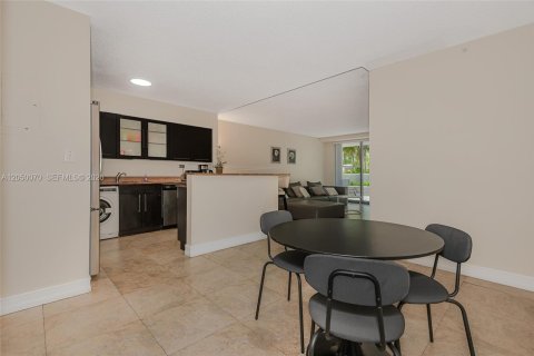 Copropriété à louer à Miami Beach, Floride: 2 chambres, 99.31 m2 № 2252129 - photo 12