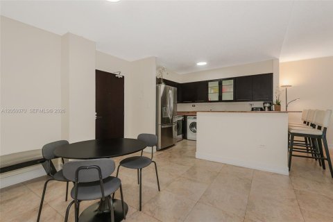 Copropriété à louer à Miami Beach, Floride: 2 chambres, 99.31 m2 № 2252129 - photo 11