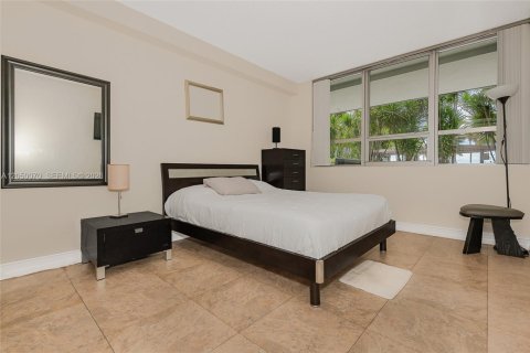 Copropriété à louer à Miami Beach, Floride: 2 chambres, 99.31 m2 № 2252129 - photo 16