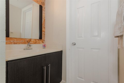 Copropriété à louer à Miami Beach, Floride: 2 chambres, 99.31 m2 № 2252129 - photo 26