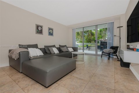 Copropriété à louer à Miami Beach, Floride: 2 chambres, 99.31 m2 № 2252129 - photo 3