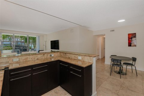 Copropriété à louer à Miami Beach, Floride: 2 chambres, 99.31 m2 № 2252129 - photo 15