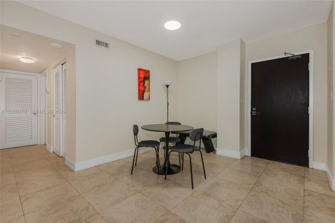 Copropriété à louer à Miami Beach, Floride: 2 chambres, 99.31 m2 № 2252129 - photo 10