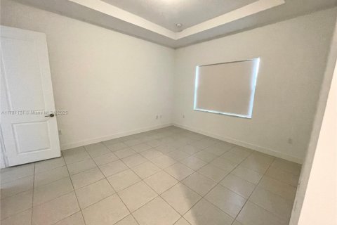 House in Miramar, Florida 3 bedrooms, 190.17 sq.m. № 1939800 - photo 7