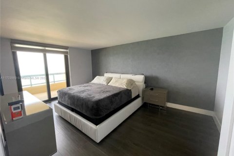 Condo in Miami Beach, Florida, 2 bedrooms  № 2076725 - photo 26