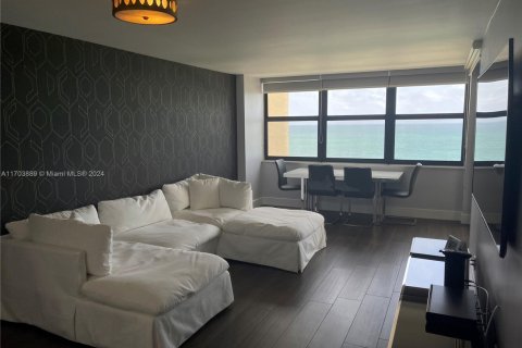 Condo in Miami Beach, Florida, 2 bedrooms  № 2076725 - photo 9