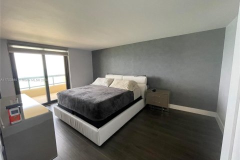 Condo in Miami Beach, Florida, 2 bedrooms  № 2076725 - photo 25