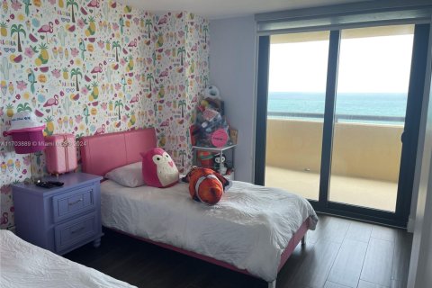 Condo in Miami Beach, Florida, 2 bedrooms  № 2076725 - photo 19