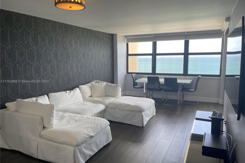 Condo in Miami Beach, Florida, 2 bedrooms  № 2076725 - photo 10