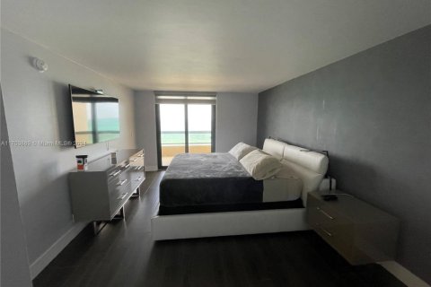 Condo in Miami Beach, Florida, 2 bedrooms  № 2076725 - photo 24