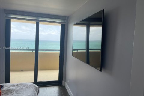 Condo in Miami Beach, Florida, 2 bedrooms  № 2076725 - photo 20