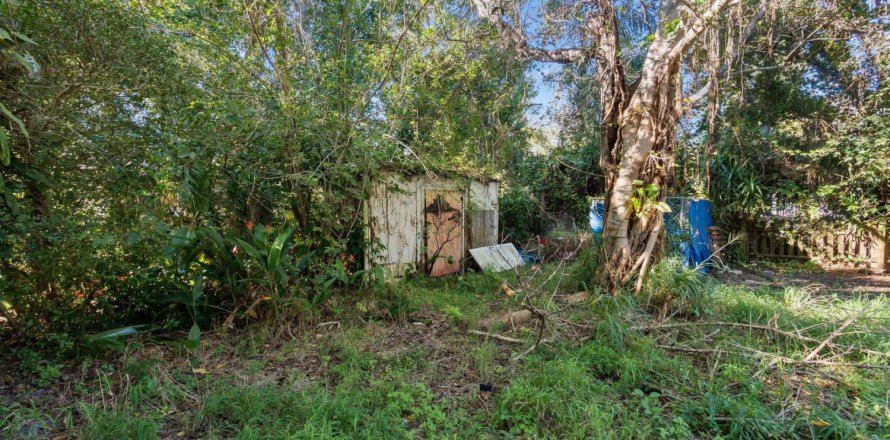 Commercial property in Vero Beach, Florida 67.63 sq.m. № 923994