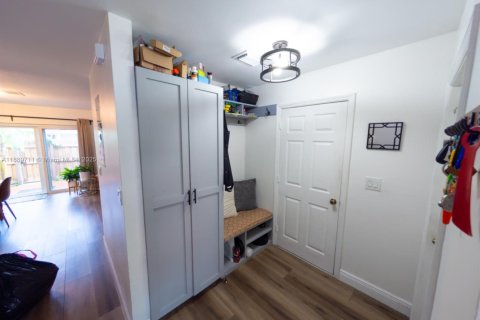 Touwnhouse à louer à Miami, Floride: 2 chambres, 130.62 m2 № 1944871 - photo 2