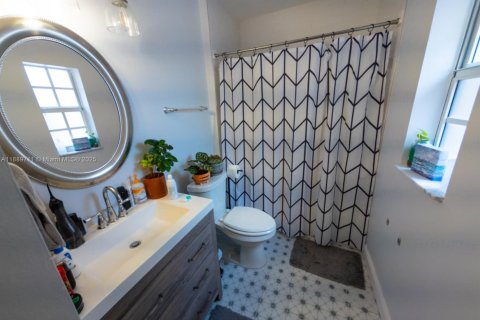 Touwnhouse à louer à Miami, Floride: 2 chambres, 130.62 m2 № 1944871 - photo 13