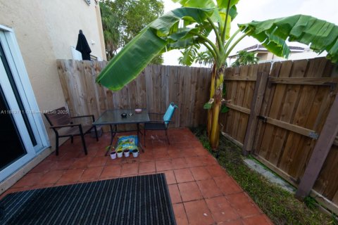 Touwnhouse à louer à Miami, Floride: 2 chambres, 130.62 m2 № 1944871 - photo 22
