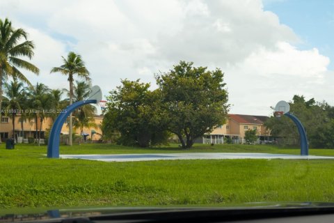 Touwnhouse à louer à Miami, Floride: 2 chambres, 130.62 m2 № 1944871 - photo 24