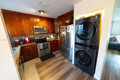 Touwnhouse à louer à Miami, Floride: 2 chambres, 130.62 m2 № 1944871 - photo 6