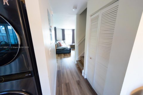 Touwnhouse à louer à Miami, Floride: 2 chambres, 130.62 m2 № 1944871 - photo 5