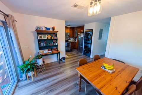 Touwnhouse à louer à Miami, Floride: 2 chambres, 130.62 m2 № 1944871 - photo 7