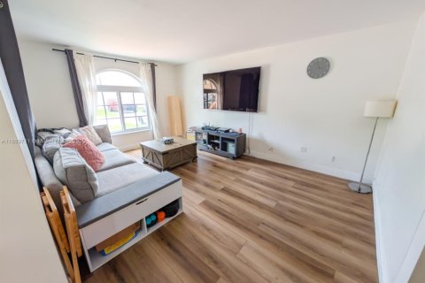 Touwnhouse à louer à Miami, Floride: 2 chambres, 130.62 m2 № 1944871 - photo 3