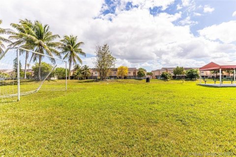 Touwnhouse à louer à Miami, Floride: 2 chambres, 130.62 m2 № 1944871 - photo 28