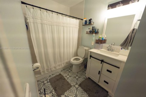 Touwnhouse à louer à Miami, Floride: 2 chambres, 130.62 m2 № 1944871 - photo 19