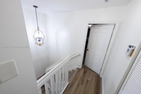 Touwnhouse à louer à Miami, Floride: 2 chambres, 130.62 m2 № 1944871 - photo 10