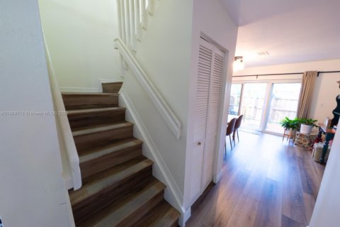 Touwnhouse à louer à Miami, Floride: 2 chambres, 130.62 m2 № 1944871 - photo 9