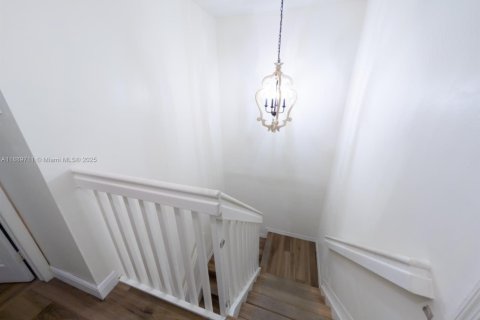 Touwnhouse à louer à Miami, Floride: 2 chambres, 130.62 m2 № 1944871 - photo 11