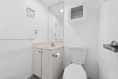 Condominio en venta en Hollywood, Florida, 1 dormitorio, 81.75 m2 № 1859826 - foto 23