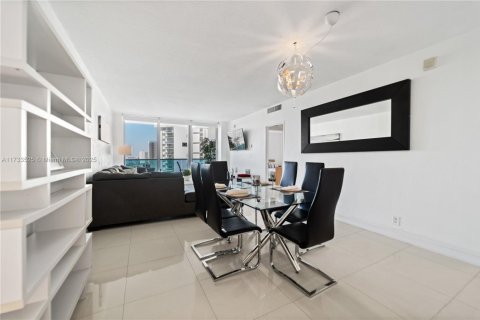Condominio en venta en Hollywood, Florida, 1 dormitorio, 81.75 m2 № 1859826 - foto 6
