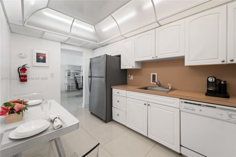 Condominio en venta en Hollywood, Florida, 1 dormitorio, 81.75 m2 № 1859826 - foto 14
