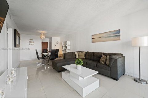 Condominio en venta en Hollywood, Florida, 1 dormitorio, 81.75 m2 № 1859826 - foto 11