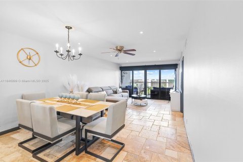 Condominio en alquiler en Pompano Beach, Florida, 2 dormitorios, 93.09 m2 № 1845502 - foto 11