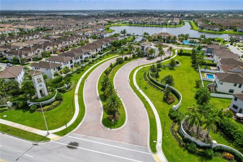 Снять в аренду виллу или дом в Хайалиа, Флорида 3 спальни, 212.84м2, № 1964975 - фото 23