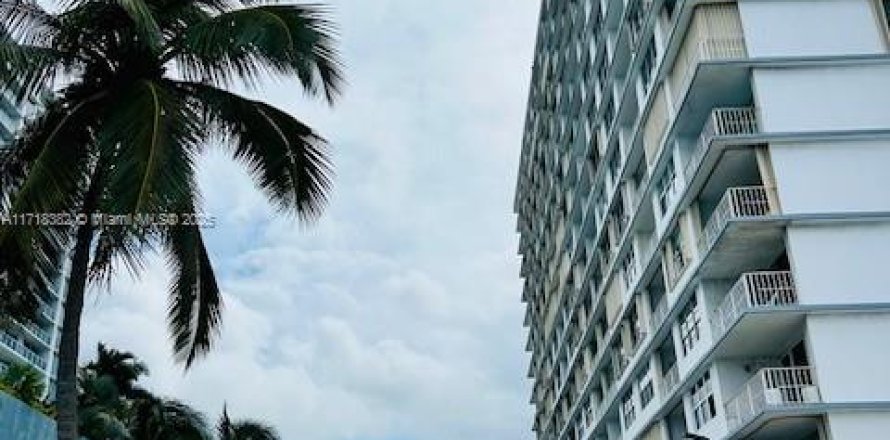 Condo in Miami Beach, Florida, 1 bedroom  № 1471857