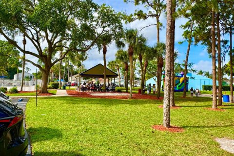 Villa ou maison à vendre à West Palm Beach, Floride: 3 chambres, 148.27 m2 № 2247955 - photo 21