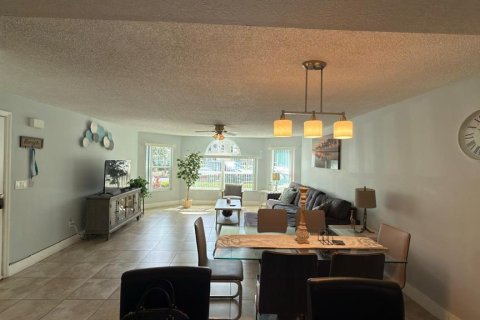Copropriété à louer à Kissimmee, Floride: 3 chambres, 113.34 m2 № 2351494 - photo 5