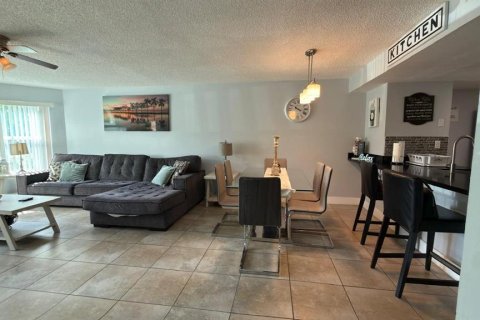 Copropriété à louer à Kissimmee, Floride: 3 chambres, 113.34 m2 № 2351494 - photo 8