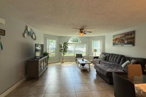 Copropriété à louer à Kissimmee, Floride: 3 chambres, 113.34 m2 № 2351494 - photo 3