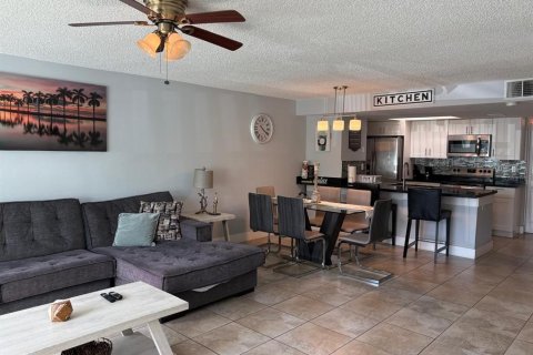Copropriété à louer à Kissimmee, Floride: 3 chambres, 113.34 m2 № 2351494 - photo 10