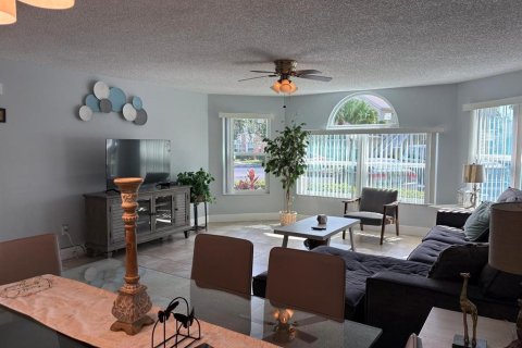 Copropriété à louer à Kissimmee, Floride: 3 chambres, 113.34 m2 № 2351494 - photo 13