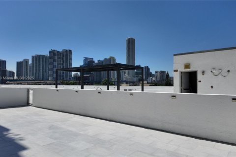 Condo in Miami, Florida, 2 bedrooms  № 1864224 - photo 26