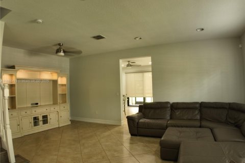 Townhouse in Parkland, Florida 3 bedrooms, 174.1 sq.m. № 1945330 - photo 5