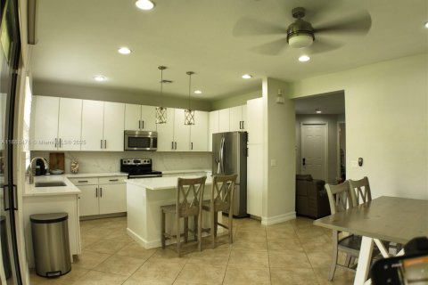 Townhouse in Parkland, Florida 3 bedrooms, 174.1 sq.m. № 1945330 - photo 8