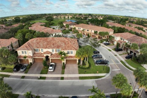 Townhouse in Parkland, Florida 3 bedrooms, 174.1 sq.m. № 1945330 - photo 1