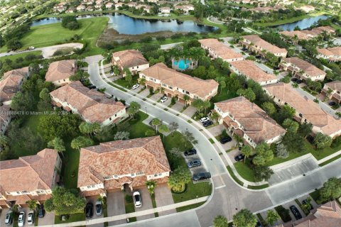 Townhouse in Parkland, Florida 3 bedrooms, 174.1 sq.m. № 1945330 - photo 3