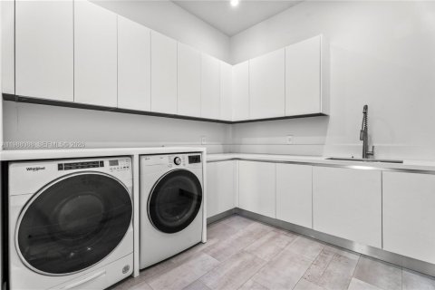 Купить виллу или дом в Пайнкрест, Флорида 6 спален, 693.98м2, № 2056129 - фото 18