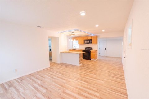 House in Orlando, Florida 3 bedrooms, 95.78 sq.m. № 2151573 - photo 7